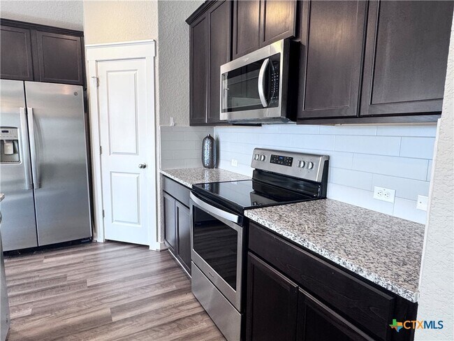 Building Photo - 300 Colthorpe Ln