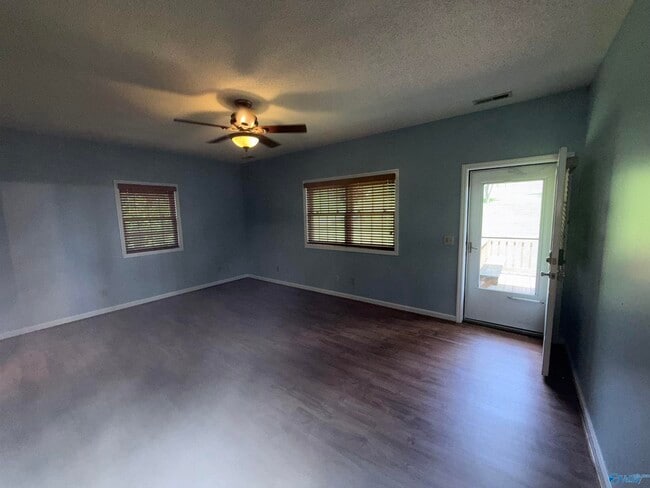 Building Photo - 1526 Circle Dr