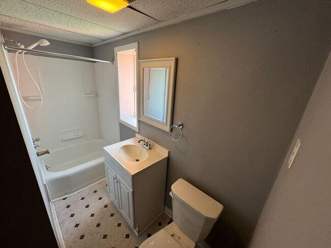 Building Photo - 54 Bloom St