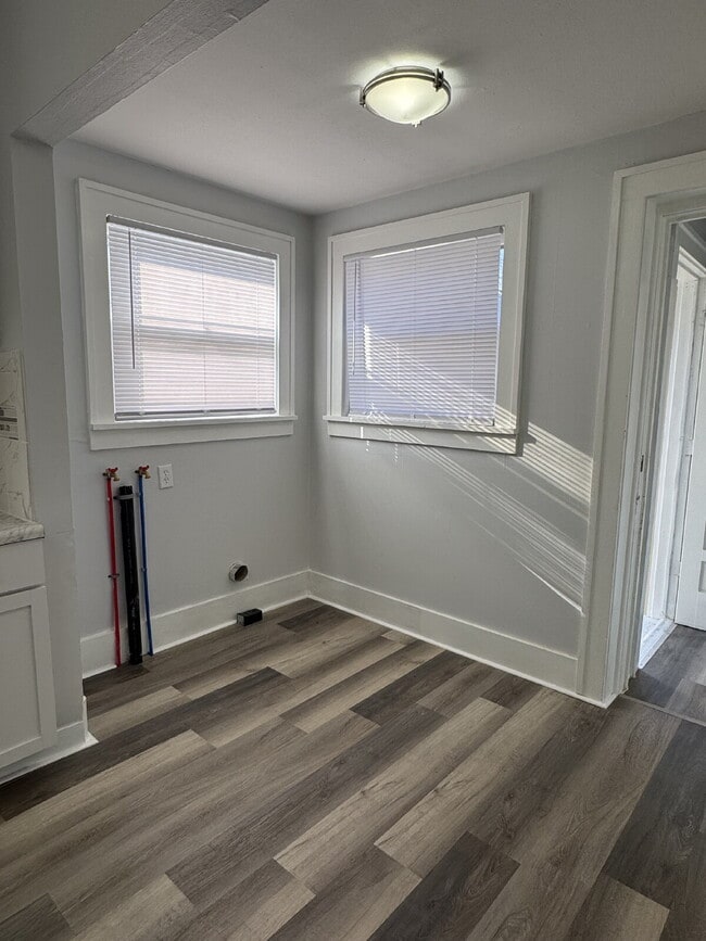 Building Photo - 341 N Grove Dr