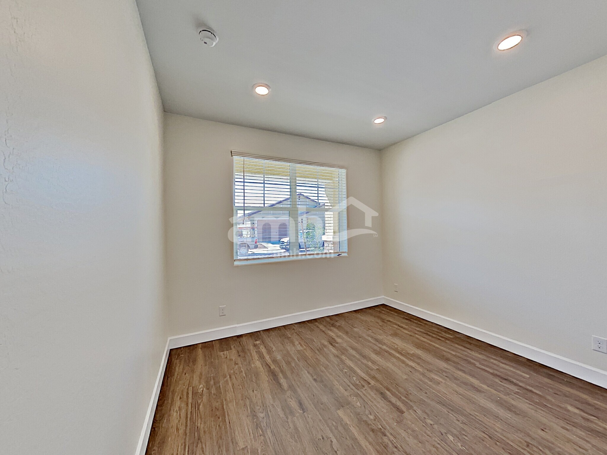 Building Photo - 5938 W Columbine Dr