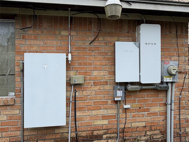 Building Photo - 11315 Paramount Ln