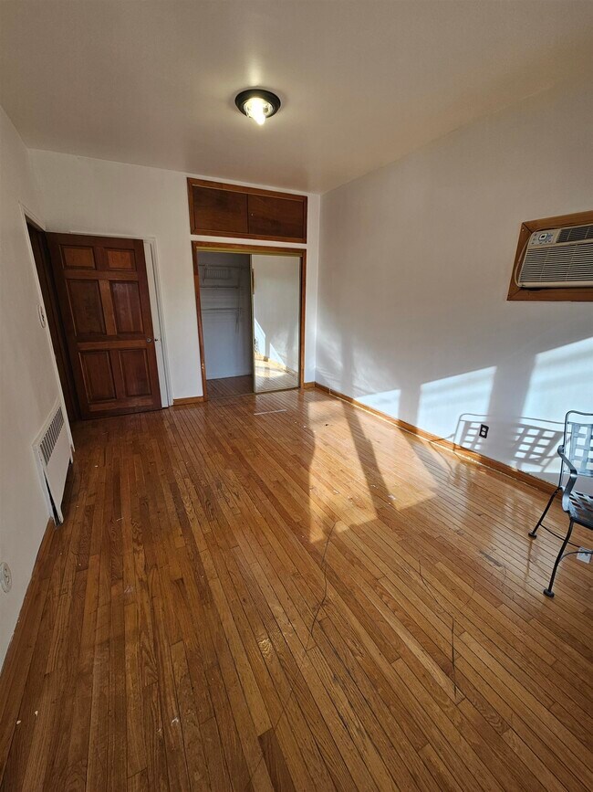 Building Photo - 7411 Park Ave