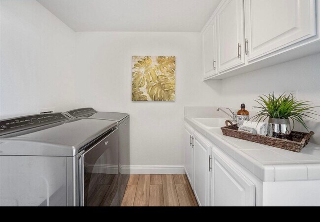 Building Photo - 1274 Sunrise Ridge Dr