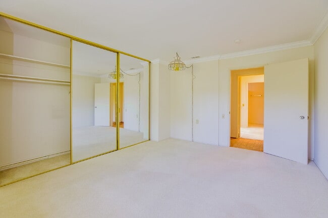 Building Photo - Spacious 3BD/3BA Condo with Enclosed Patio and Resort-style Amenities