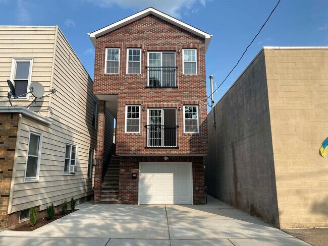 Building Photo - 176 Avenue F