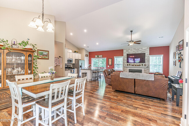 Building Photo - 55 Bridle Path Cir