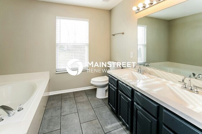 Building Photo - 4 Bedroom Pet-Friendly Home in Zionsville,...