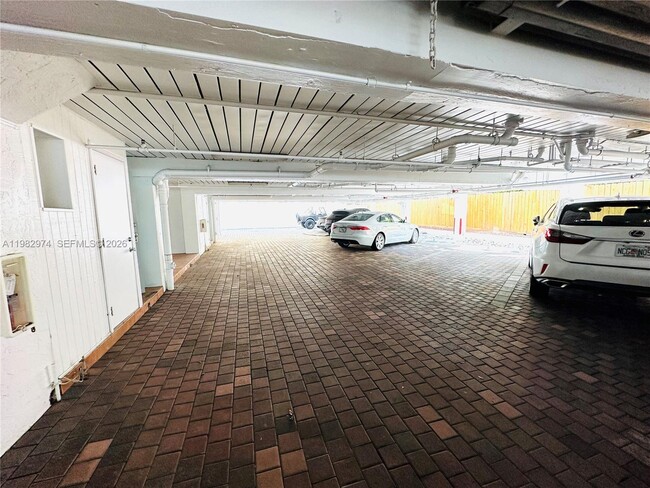 Building Photo - 1853 Jefferson Ave