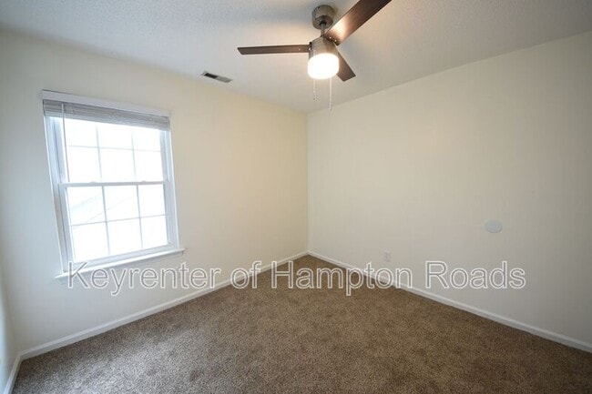 Building Photo - 192 S Hall Way
