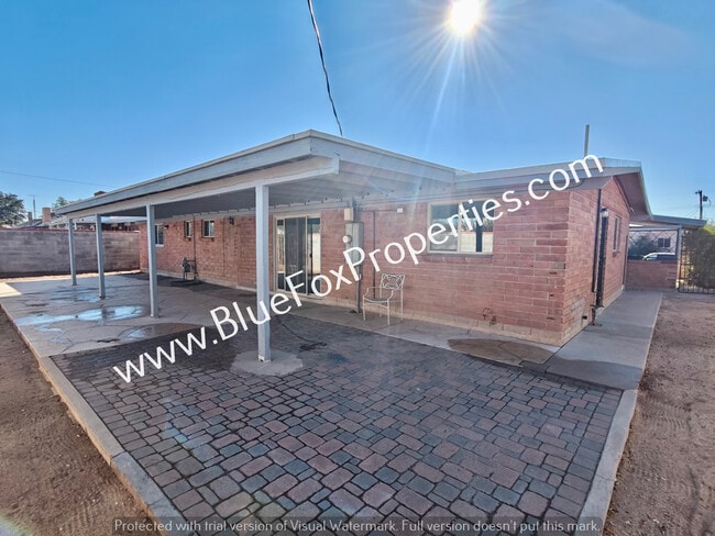 Building Photo - 3310 W Calle Toronja