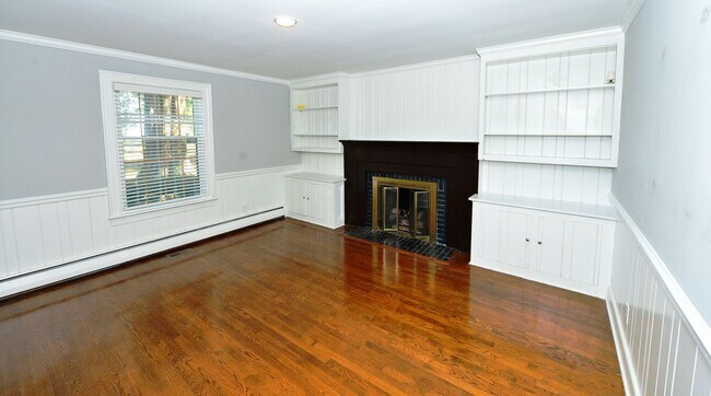 Building Photo - Water View, private wooded lot on dead end street!
