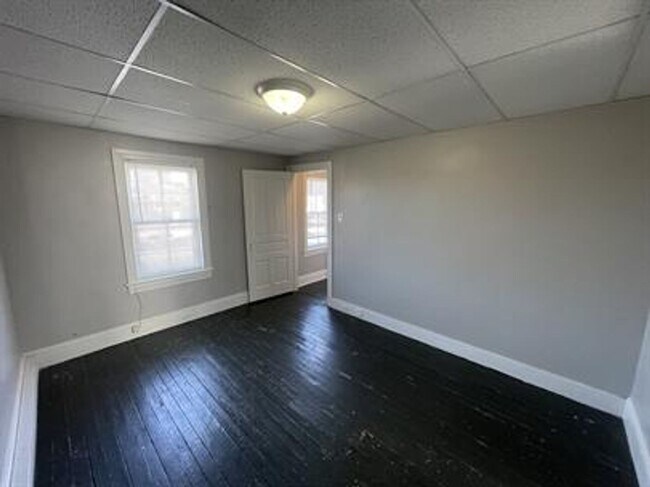 Building Photo - 631 Roosevelt Ave