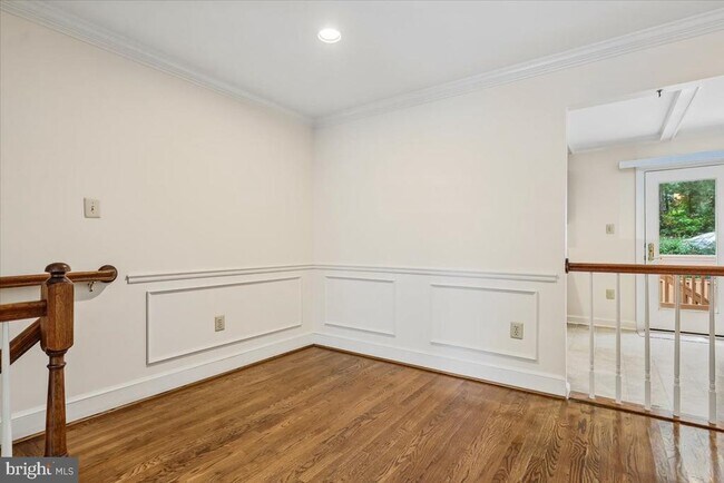 Building Photo - 5834 Waterdale Ct