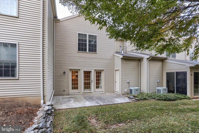 Building Photo - 712 Creekside Dr