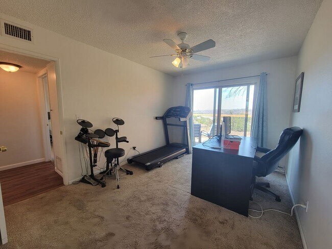 Building Photo - Darling, Move-In Ready Home in Highly Sought After Neighborhood w/ a Great View!!