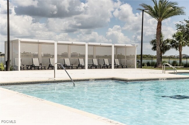 Building Photo - 15275 Grn Acrs Ave