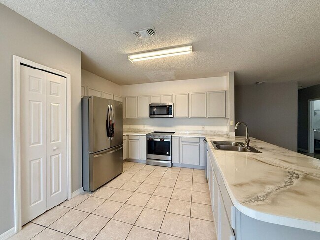 Building Photo - 677 Elbridge Dr