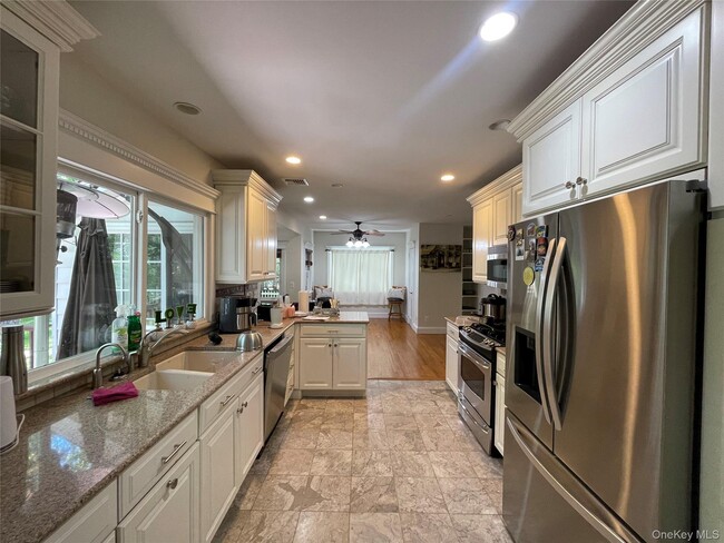 Building Photo - 38 Gedney Park Dr