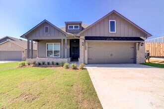 Building Photo - Need More Space? This 4/2.5/2 Has It!