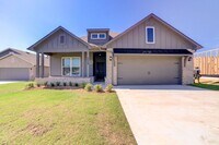 Building Photo - Need More Space? This 4/2.5/2 Has It!