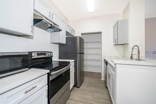 Building Photo - 2612 Robert Trent Jones Dr