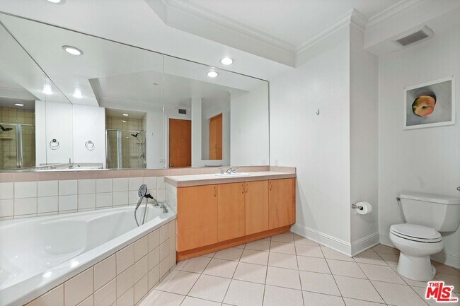 Building Photo - 1521 Greenfield Ave