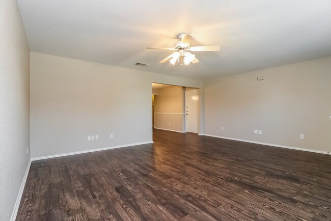 Building Photo - 2745 Briscoe Dr