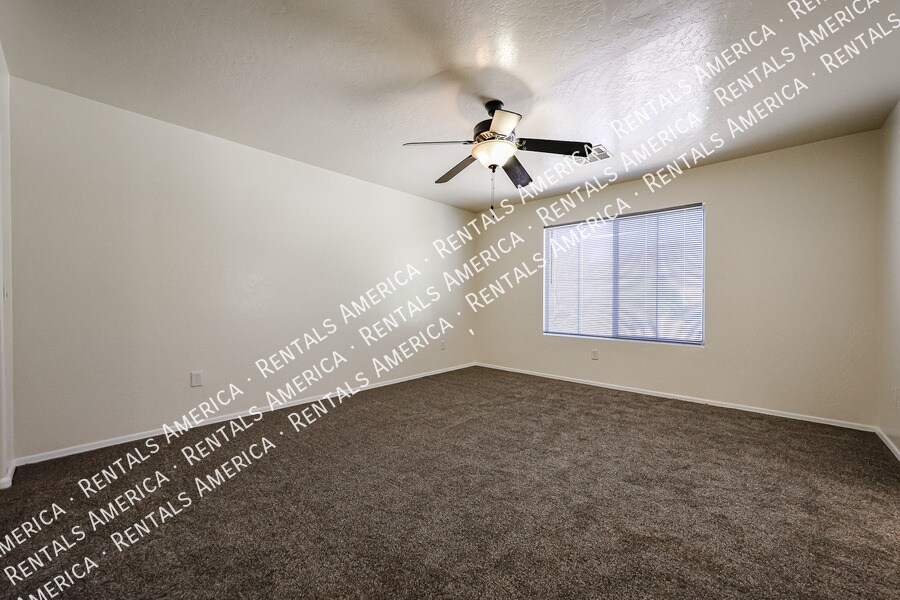 Building Photo - 528 W Mountain Sage Dr