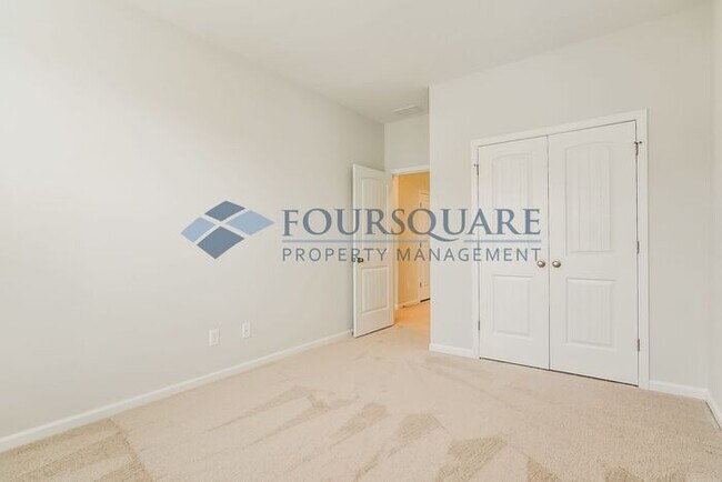 Building Photo - End Unit Townhome | 2nd Floor Loft | Washe...