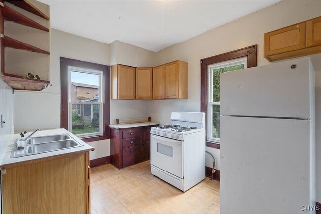 Building Photo - 518 E Brighton Ave