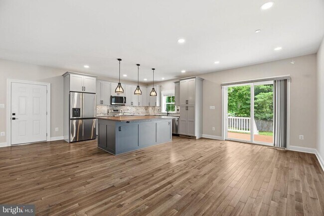 Building Photo - 474 Brightwood Rd