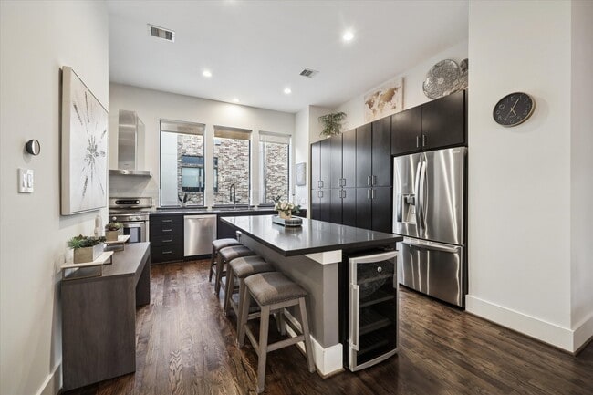 Building Photo - 1717 Silver St