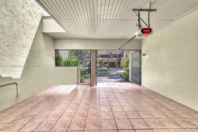 Building Photo - 3825 Estepona Ave