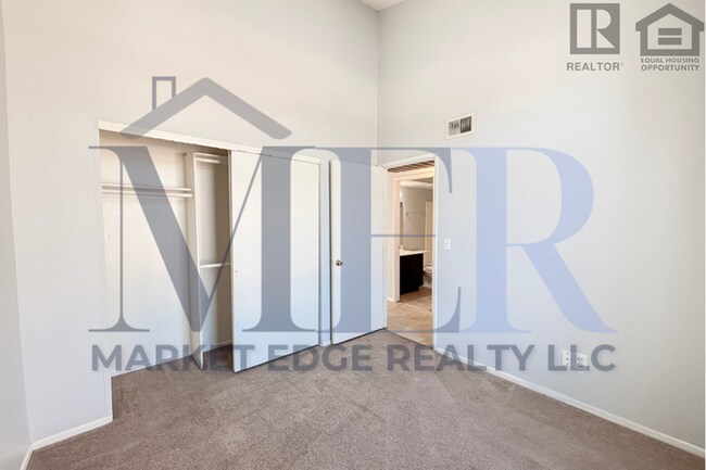 Building Photo - 2Bed/1Bath Condo at Peoria/53rd Ave! Ready...