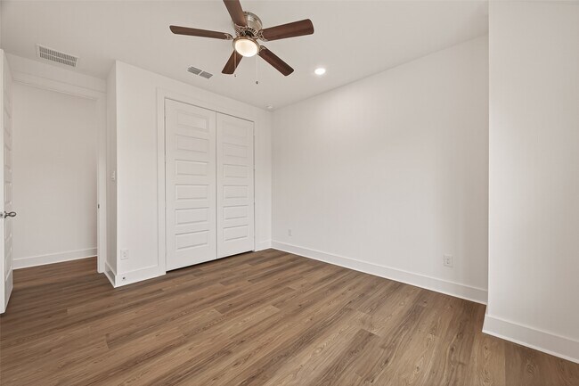 Building Photo - 1502 Hussion St