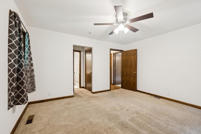 Building Photo - 1972 Sunnyside Dr