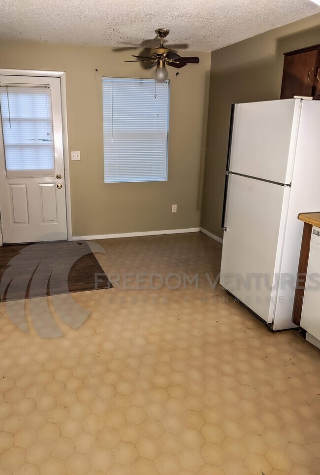 Building Photo - 2300 Grayson Valley Dr