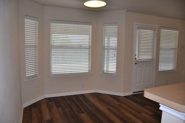 Building Photo - 3 Bedroom 2 Bath with Study in Kyle