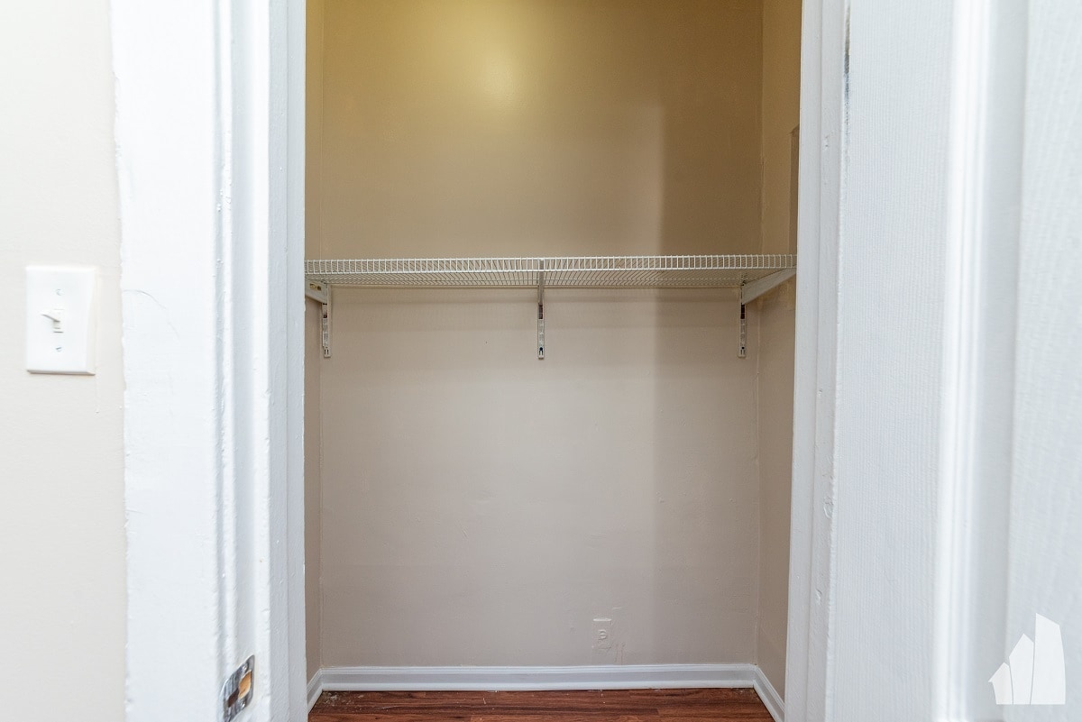 Building Photo - 4449 N Hamlin Ave