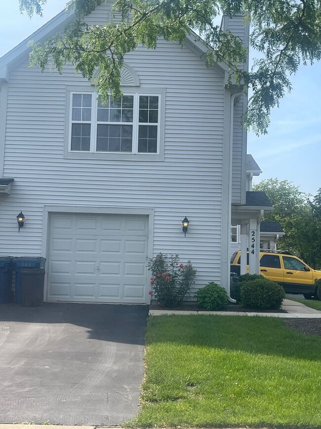 Primary Photo - 2544 Dickens Dr
