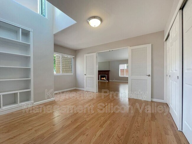 Building Photo - 2261 Plummer Ave