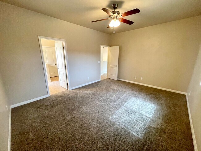 Building Photo - Beautiful 3 Bedroom Home in Hualapai Shadows! *HOME IS CURRENTLY OCCUPIED, PLEASE DO NOT DISTURB ...
