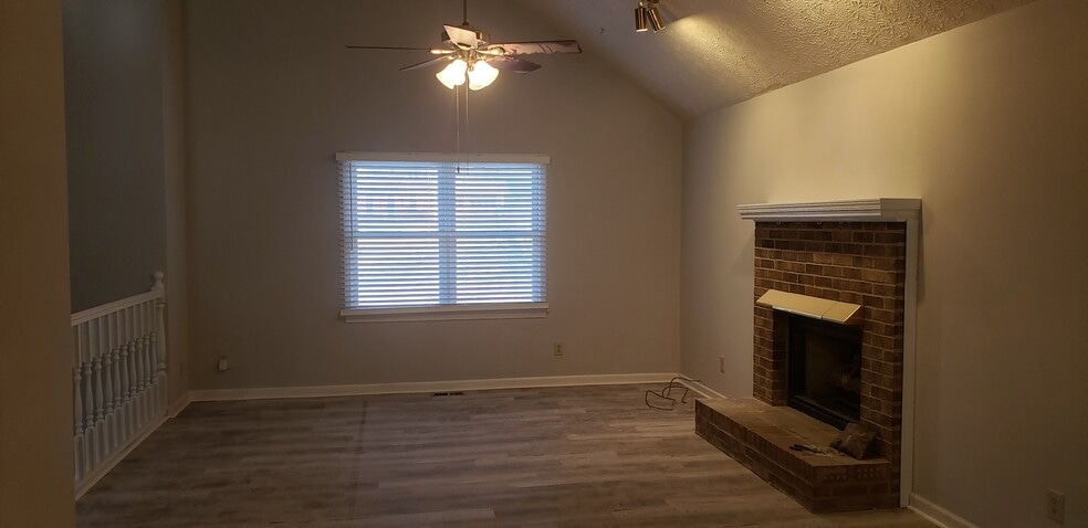 Building Photo - 5472 Four Winds Dr SW