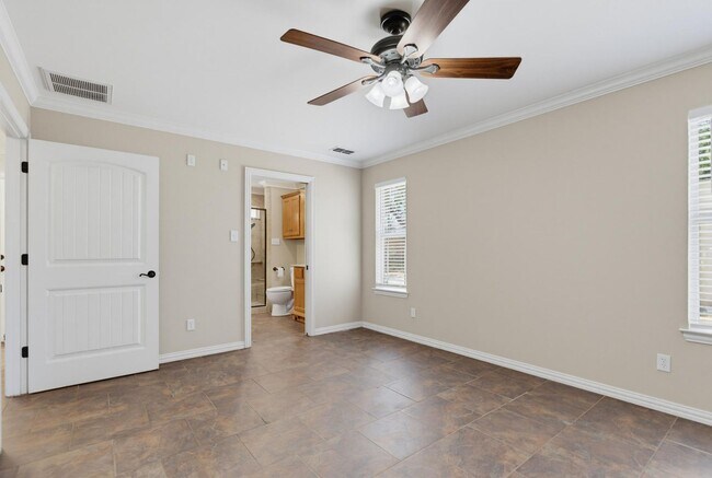 Building Photo - 286 Pilgrim Rd