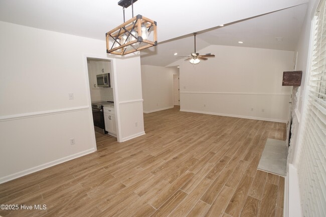 Building Photo - 210 Hayden Pl