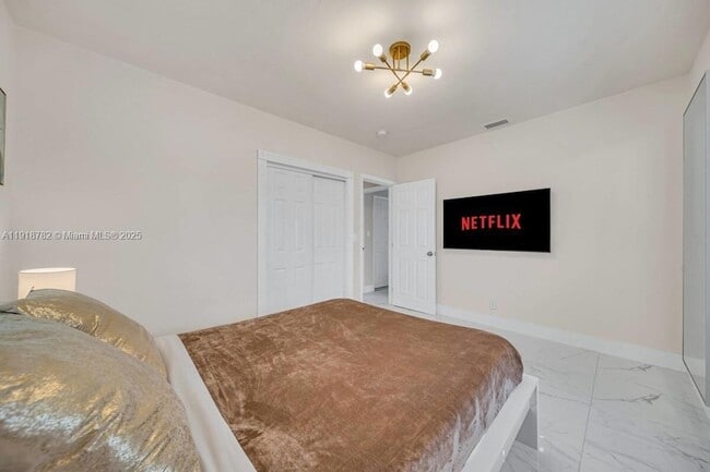 Building Photo - 305 NW 124th St