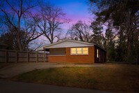 Building Photo - Cozy 4 Bedroom 2 Bath Home Available Now i...