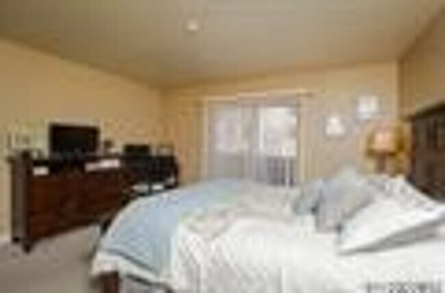 Building Photo - Terrific updated 2Br/2Ba condo in Bernardo Heights - Lomas Bernardo Complex