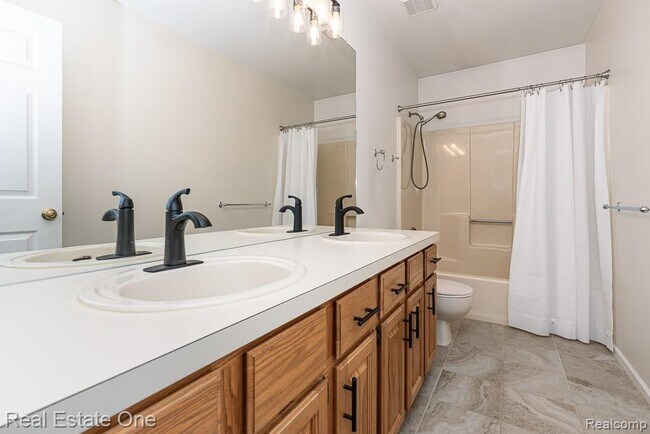 Building Photo - 619 Whitney Dr